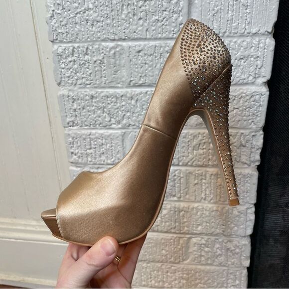 Steve Madden Cream Heels with Rhinestone Embellishments - Picture 4 of 13